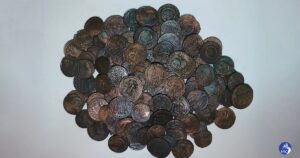 Descubren en el mar de Cerdeña entre 30.000 y 50.000 monedas de bronce del siglo IV d.C.