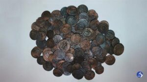 Descubren en mar de Cerdeña entre 30 y 50 mil monedas de bronce del siglo IV d.C.