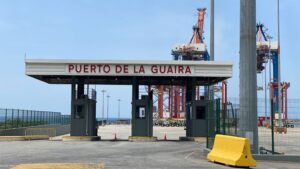 Disminuye llegada de mercancía navideña a puertos de La Guaira
