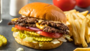Dónde comer smash burgers gigantes por menos de diez euros