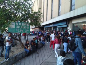 EN FOTOS: Saime en Los Ruices, hasta los "teque-teques" por el operativo de cedulación anunciado por el chavismo