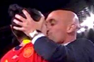 El TAD inhabilita tres aos a Luis Rubiales por el beso a Jenni Hermoso y su comportamiento en el palco