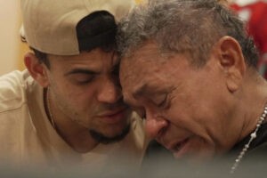 El emotivo reencuentro de Luis Díaz con su padre en Colombia tras el rescate del señor de las garras del ELN (+Video)