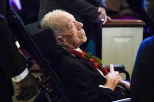 El expresidente de Estados Unidos, Jimmy Carter, asisti a sus 99 aos al ntimo funeral de su esposa Rosalynn