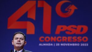El líder conservador de Portugal carga contra los socialistas