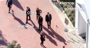 El momento en que el elenco de "Friends" llegó al funeral de Matthew Perry (Video)