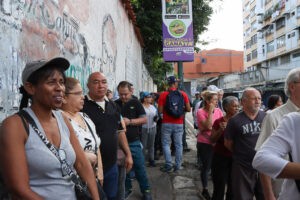 En Caracas acudieron al simulacro electoral para entender el proceso y respaldar defensa del Esequibo