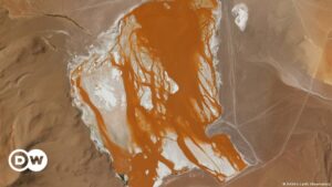 Espectacular toma espacial de la Laguna Colorada en Bolivia – DW – 31/10/2023