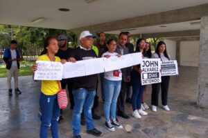Familiares de John Álvarez piden que se otorgue libertad plena en audiencia preliminar