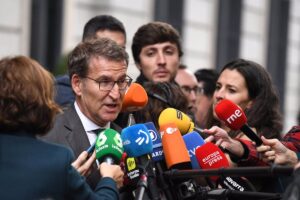 Feijóo exige Sánchez que "no levante muros" entre españoles y pide "no tener miedo" porque España es una democracia