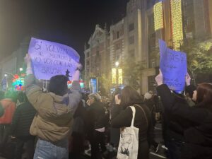 Feministas convocadas por la Comisión 8M recorren Madrid por el 25N al grito de "Se Acabó" y con banderas palestinas
