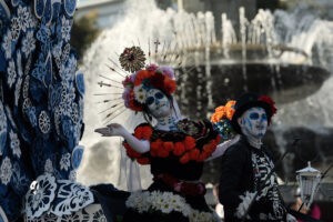 Festividades por Día de Muertos terminan con mega desfile de calaveras en Ciudad de México (Fotos) - AlbertoNews
