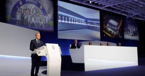 Florentino Pérez carga contra Tebas, la UEFA, el Barça, LaLiga y el VAR en la Asamblea del Real Madrid