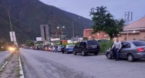Gobernación espera solventar pronto la situación del combustible en Mérida