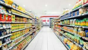 Guisantes cuadrados, mantequilla en productos de limpieza... así es el supermercado más raro del mundo