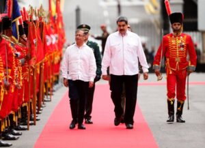 Gustavo Petro llegó a Venezuela para reunirse con el presidente Nicolás Maduro -