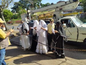 Hasta ‘La llorona’ protestó frente a Corpoelec en San Cristóbal