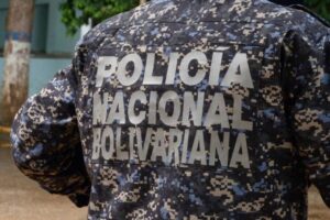 Insight Crime: Los uniformes policiales inundan los mercados negros de Venezuela