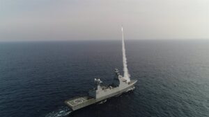 Israel envía buques lanzamisiles al mar Rojo tras los últimos ataques de los huthis desde Yemen