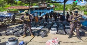 La Armada y la DEA propinaron un fuerte golpe al narcotráfico internacional: la cocaína salió de Colombia y llegó a Costa Rica