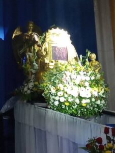 La Chinita baja de su altar en la parroquia Santísimo Cristo de San Francisco