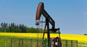 La caída en picado del petróleo lleva al Brent y al Texas a coquetear con el temido contango
