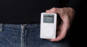La razón por la que Steve Jobs lanzó el primer prototipo del iPod a una pecera