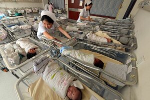 La trama china de los certificados de nacimiento falsos en el mercado negro de bebs