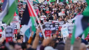 Las críticas a las marchas propalestinas abren una crisis en el Gobierno británico