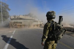 Las fuerzas israelíes cierran el cerco sobre Ciudad de Gaza y parten en dos la Franja