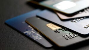 Límites de las tarjetas de crédito son actualizados y llegan a rozar los 100 dólares