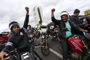 Lucha contra trabajo precario por aplicaciones en Brasil