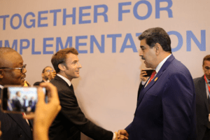 Macron le exige a Maduro cumplir con el acuerdo de Barbados para poder levantar sanciones de la UE