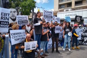 Madre del estudiante John Álvarez narró que su hijo sufre problemas renales y de visión por las torturas sufridas