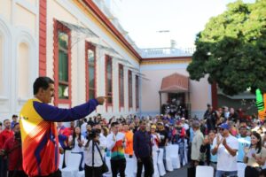 Maduro al presidente de Guyana: Venezuela se hará respetar en las calles