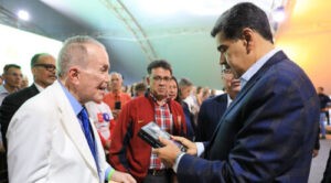 Maduro bautiza libro biográfico de Gilberto Correa en la Filven