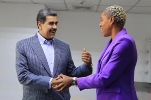 Maduro ficha a la atleta Yulimar Rojas, "la reina de Venezuela", para su referndum patritico