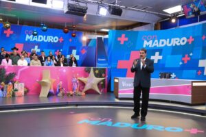 Maduro firma decreto para apoyar con créditos el emprendimiento de las mujeres venezolanas