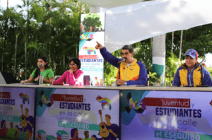 Maduro pisotea la Constitución y ordena simulacro de votación en los liceos con estudiantes menores de edad