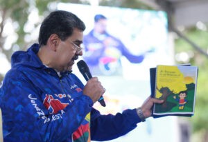 Maduro presentó el cuadernillo pedagógico ¡El Esequibo es de Venezuela!
