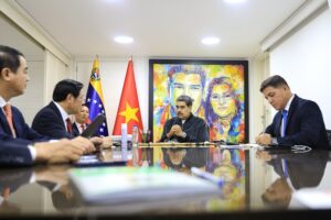 Maduro se reunió con delegación de Vietnam y firmó acuerdos