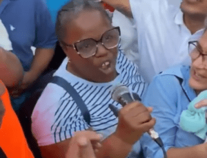 Maestra se negó cuando le exigieron cantarle "cumpleaños feliz" a Maduro en su escuela (Video)