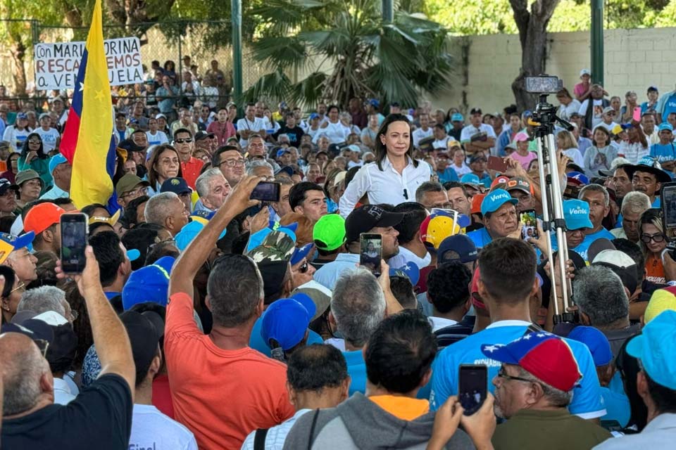 María Corina Machado: Vamos a derrotar a Maduro o al que nos pongan al frente