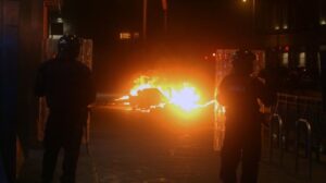 Más de 30 detenidos en Dublín en disturbios promovidos por la ultraderecha tras un apuñalamiento múltiple