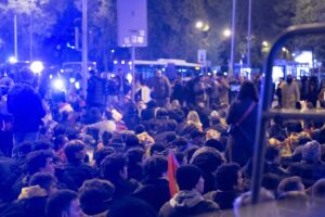 Más de 7000 personas en el segundo día consecutivo de protesta en Ferraz, que termina con cargas policiales