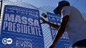 Massa dice FF.AA. son defensoras de la democracia – DW – 15/11/2023