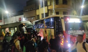 Accidente de trÃ¡nsito entre un bus y dos coches del TranvÃ­a en MedellÃ­n