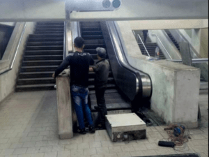 Metro de Caracas celebra que por fin arregló unas cuantas escaleras eléctricas LaPatilla.com