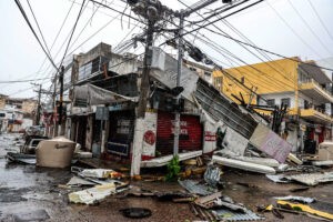 México emite primeros apoyos económicos y fiscales a afectados por Otis en Guerrero
