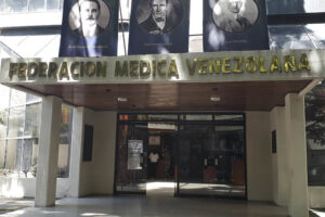 Miembros de la Federación Médica se oponen a que la UCV oferte postgrados a médicos comunitarios